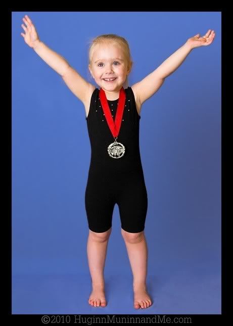 http://i677.photobucket.com/albums/vv135/HuginnMuninnandMe/gymnastgirl2.jpg
