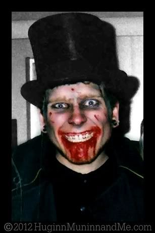 http://i677.photobucket.com/albums/vv135/HuginnMuninnandMe/scaryhatheadsmall.jpg