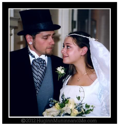 http://i677.photobucket.com/albums/vv135/HuginnMuninnandMe/weddinghat1small.jpg