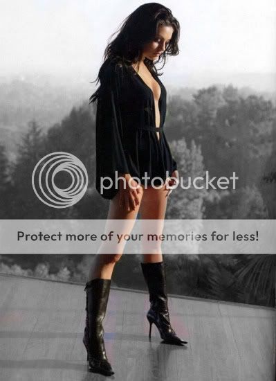Mila-Kunis-beauty-sexy-model-boots-.jpg