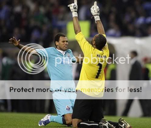 Rolando e Hélton festejam apuramento do FC Porto